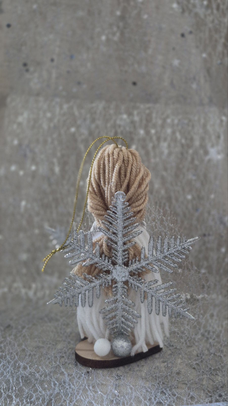 033- silver white snowflake