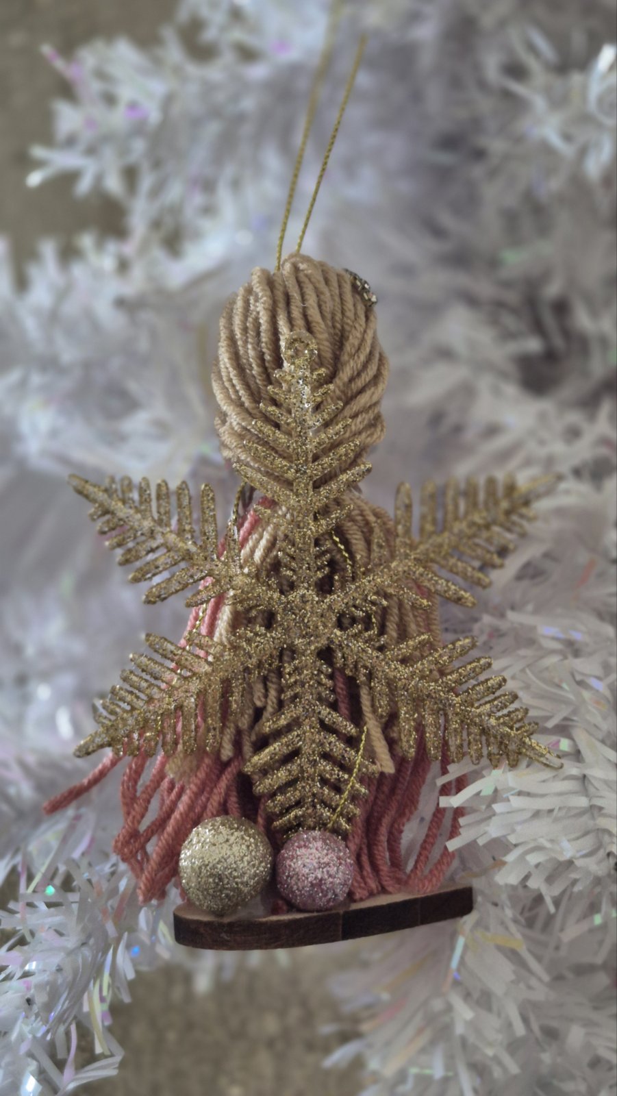 029- rosebud snowflake