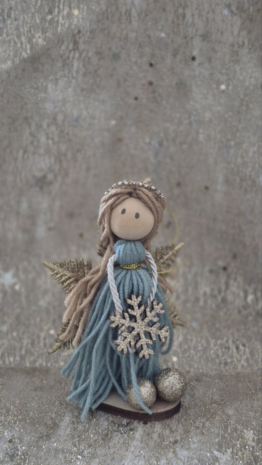 028- mint snowflake