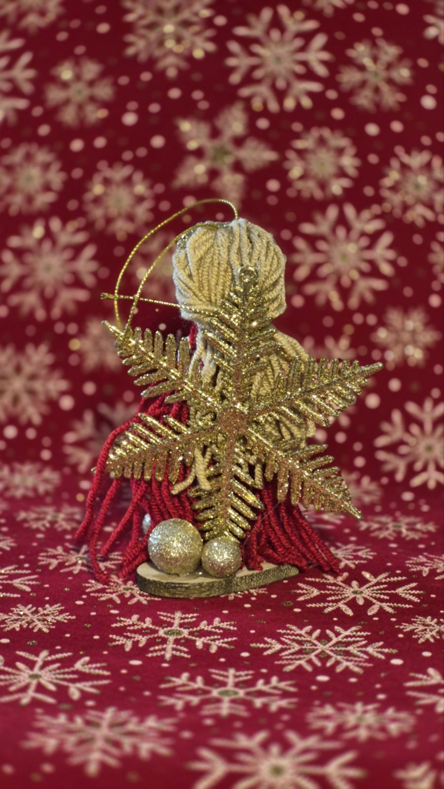 027- red snowflake