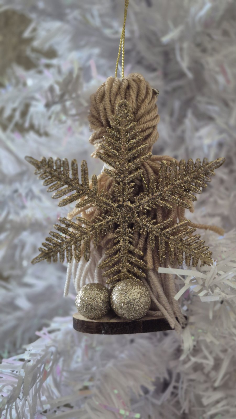 030- beige snowflake