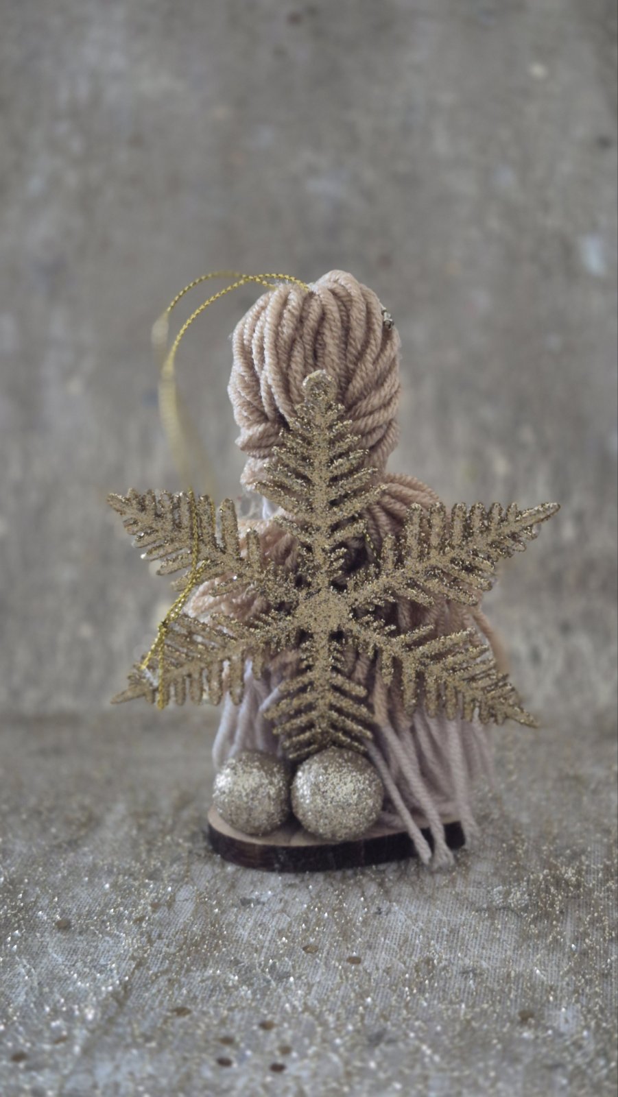 030- beige snowflake