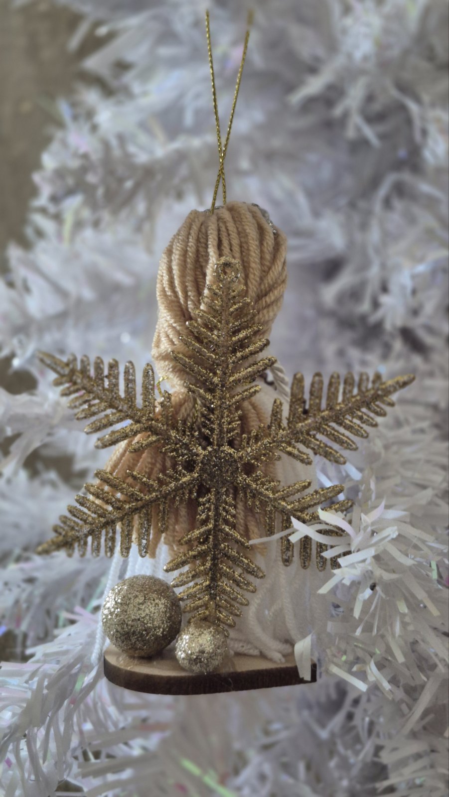 035- white golden snowflake