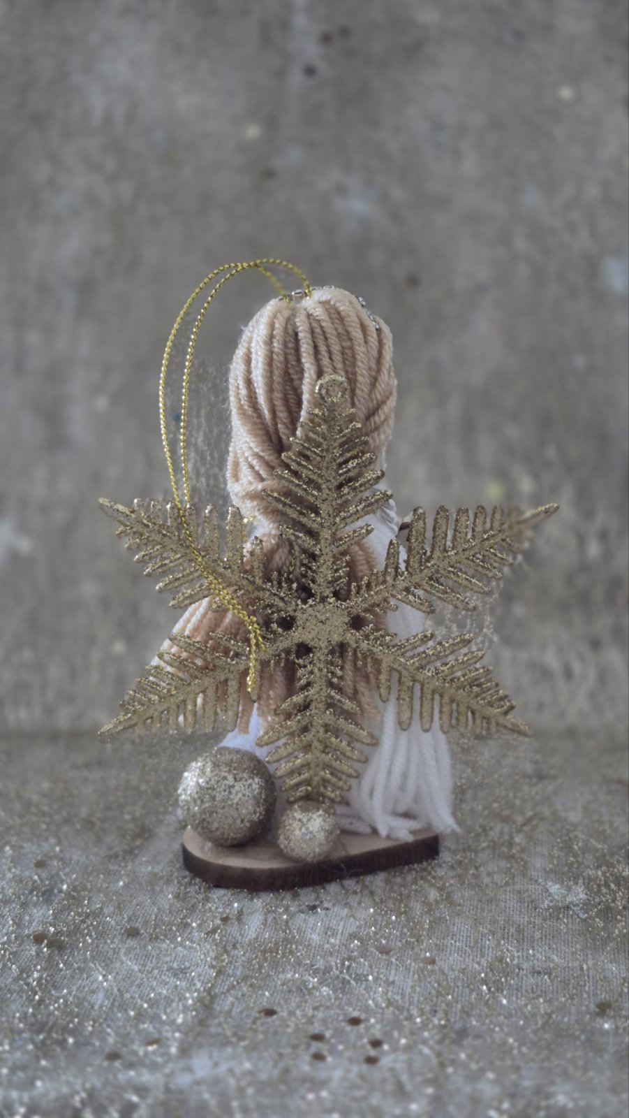 035- white golden snowflake