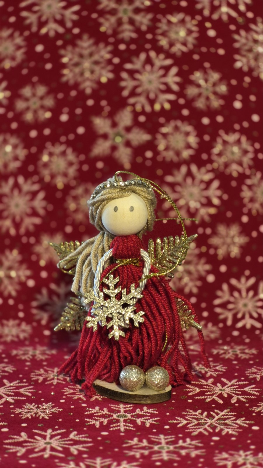027- red snowflake