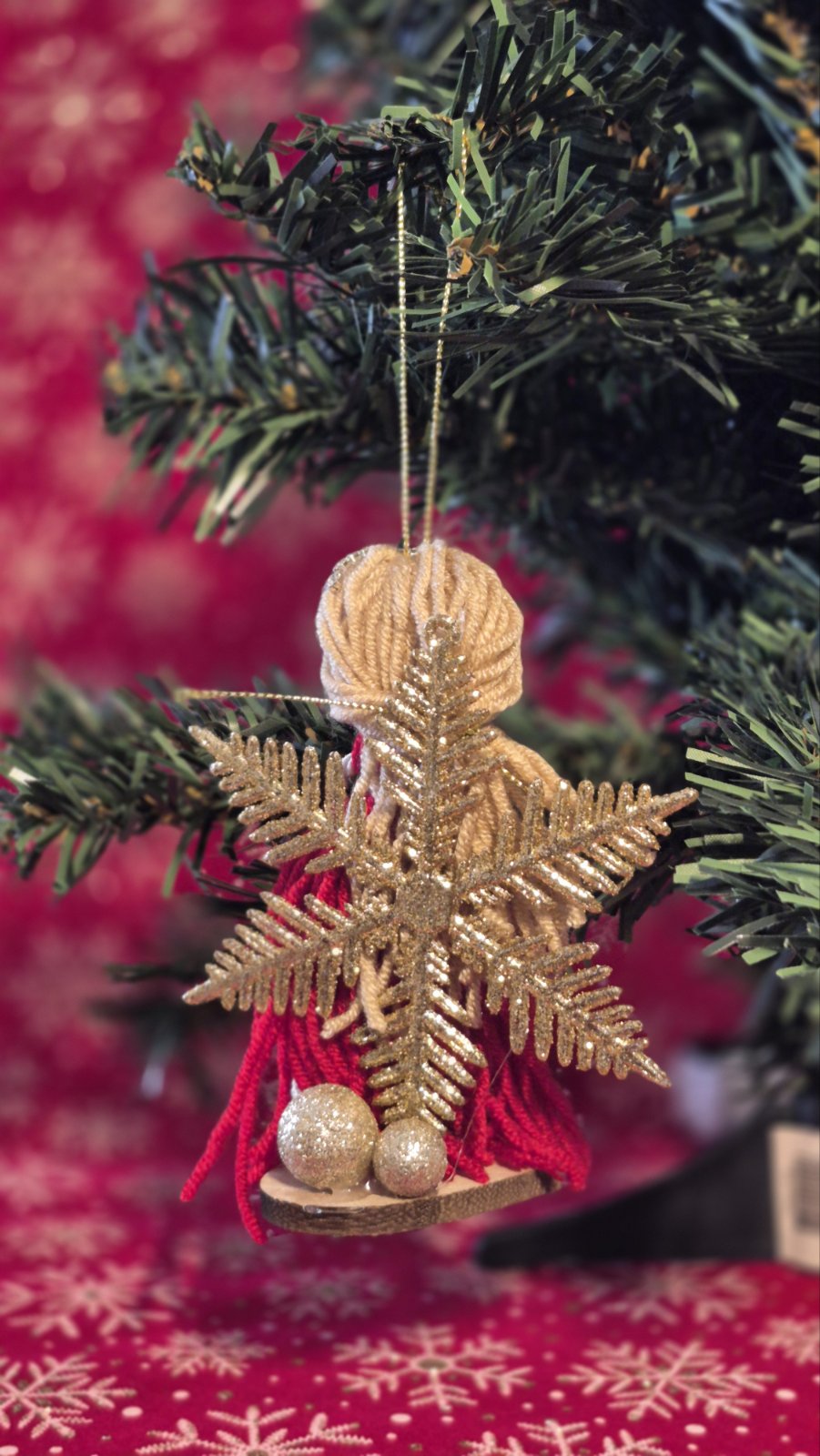027- red snowflake