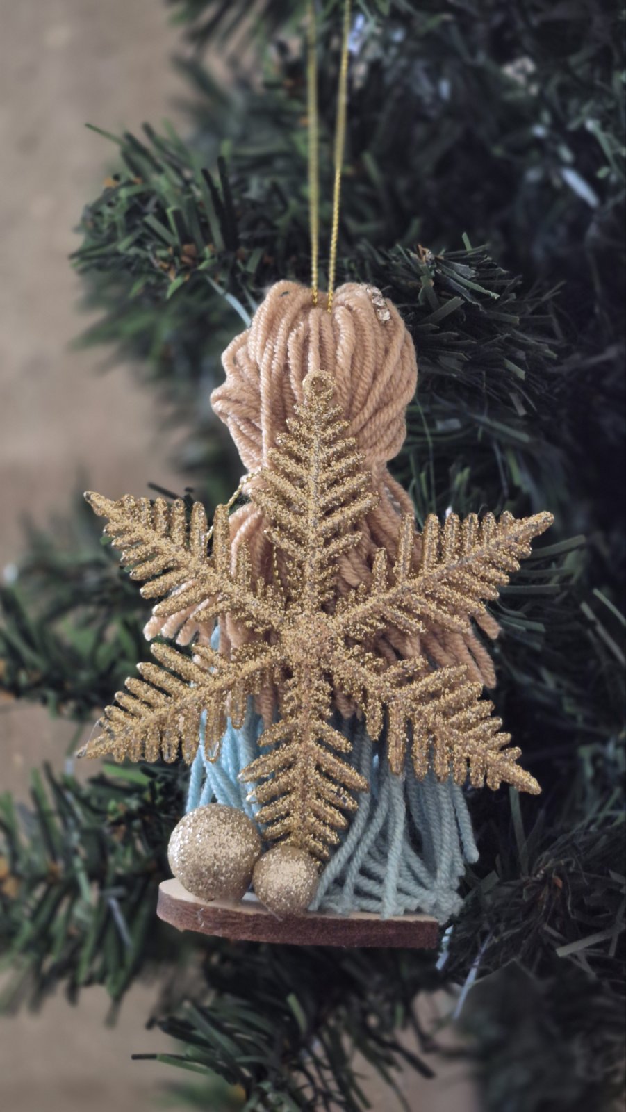 028- mint snowflake