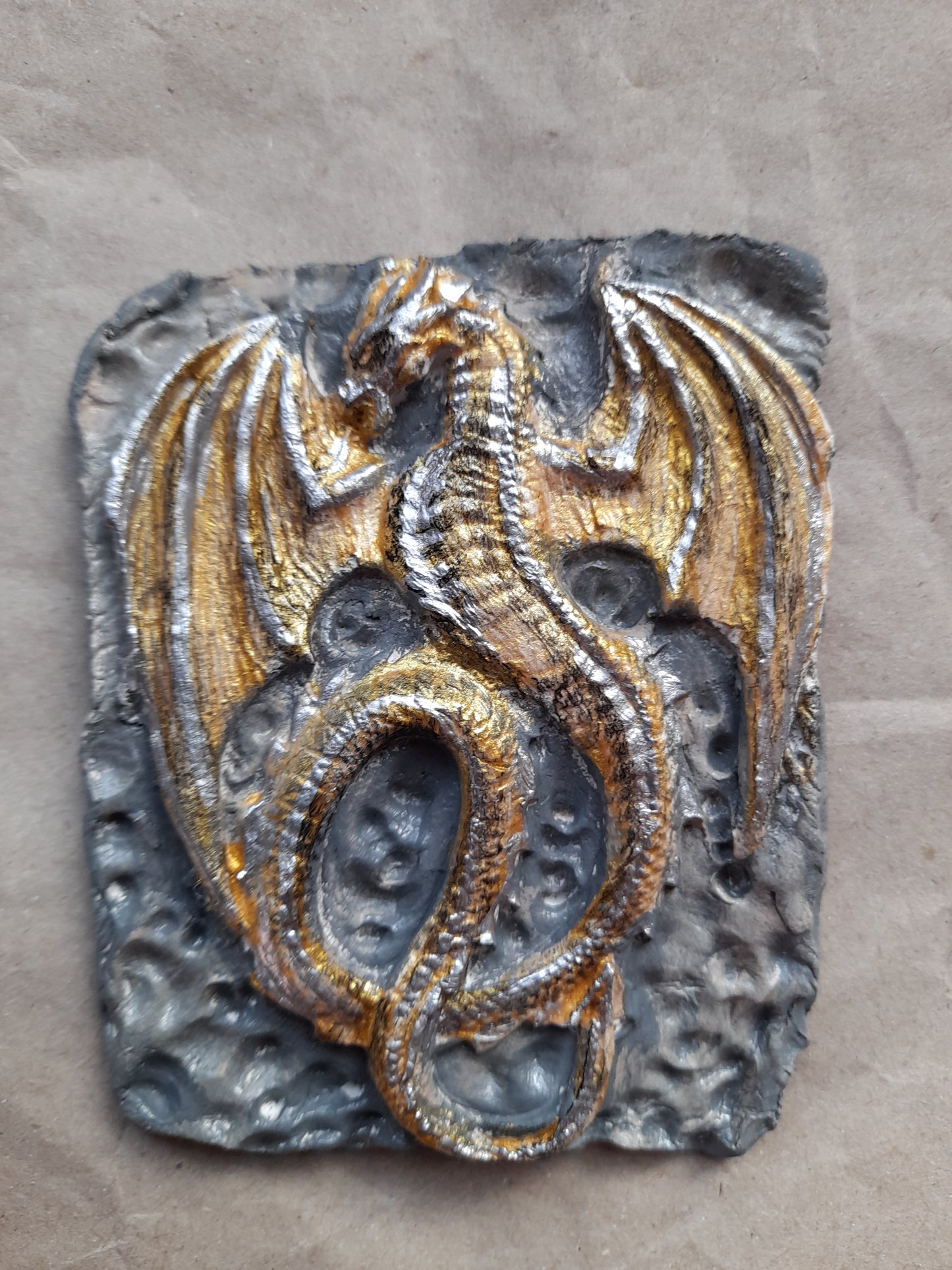 Magnet wall- Golden Dragon